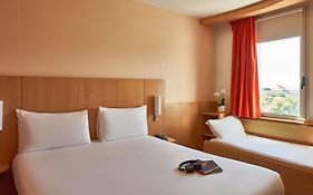 Ibis Barcelona Santa Coloma